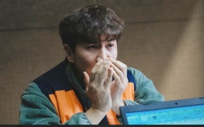 이광수, '입틀막' 취조실 포착…연쇄살인사건 용의자 신세 전락 ('살인자의 쇼핑목록')