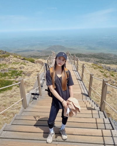 정유미, 날씨 좋은 날 ♥강타와 한라산 등반? "보았지. 백록담"[TEN★]