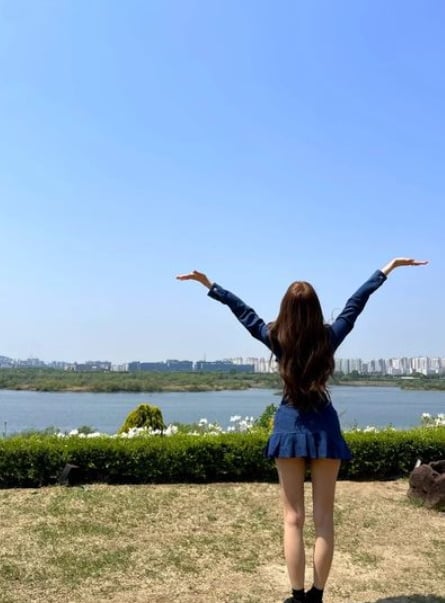 이미주, 어린이날에 해맑은 29살…미니스커트 입고 '활짝' [TEN★]