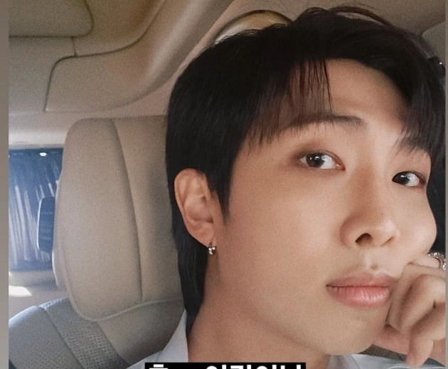 방탄소년단 RM, 흑발+흰 셔츠로 뽐낸 댄디룩 정석 "축 어린이날"[TEN★]