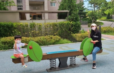 박보영, 어린이날 조카와 함께...팬 "어린이 둘"[TEN★]