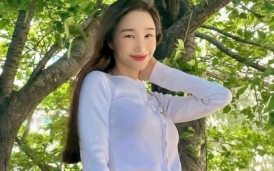 '11살 연하♥' 이사강, 몸매관리 무섭게 하네… 크롭티에도 군살NO[TEN★]
