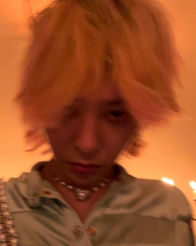 야윈 지드래곤, 명품 C사로 도배했더니… 뒷모습만 보면 여잔 줄[TEN★]