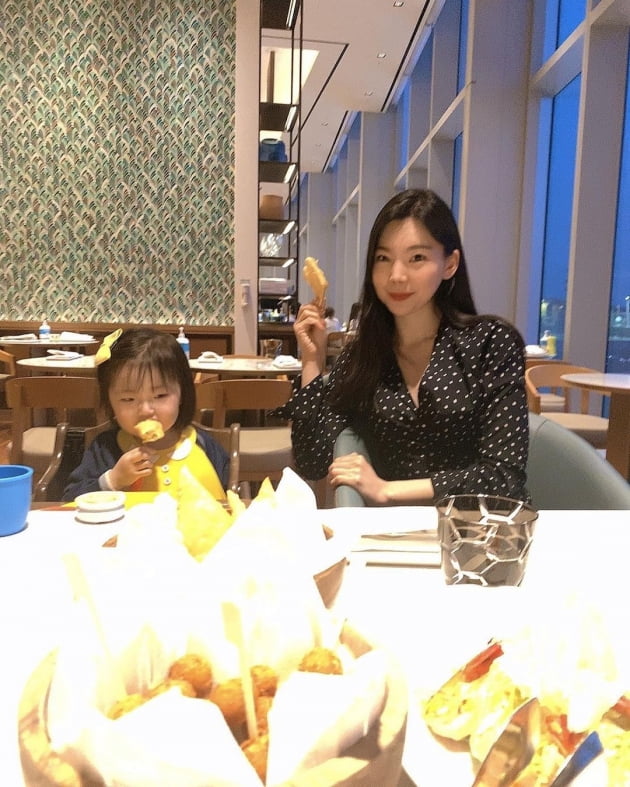 "클수록 나랑 쌍둥이" 이다은, ♥윤남기가 찍어준 "모녀샷"에 담긴 '붕어빵 모녀' [TEN★]