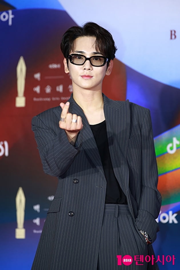 [TEN 포토] 샤이니 키 '저장을 부르는 하트'