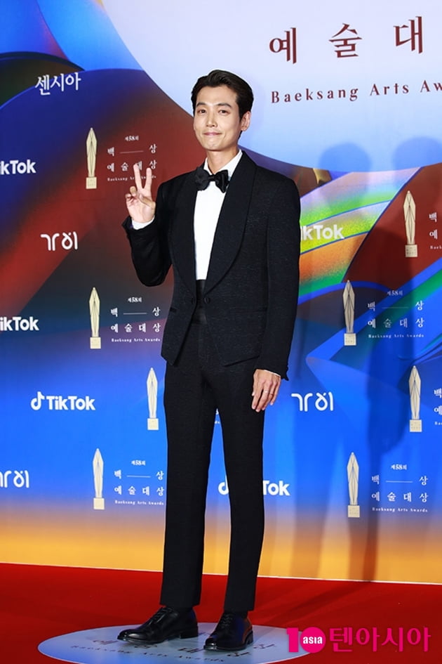 [TEN 포토] 정경호 '점점 말라가는 몸매'