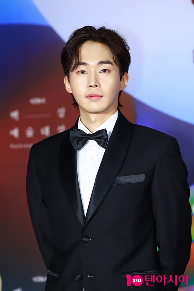 [TEN 포토] 무진성 '진지한 모습도 멋져'