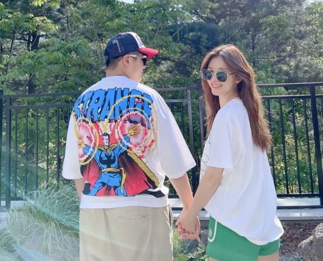 '백도빈♥' 정시아, 남자다워진 아들 준우와 손 꼬옥…뒷모습만 보면 새 남친[TEN★]