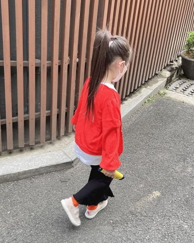 '문희준♥' 소율, 눈만 보여도 딸 잼잼이랑 똑 닮았네…뱃속 둘째도 산책[TEN★]