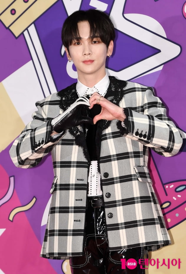 [TEN 포토] 샤이니 키 '심쿵 눈맞춤'