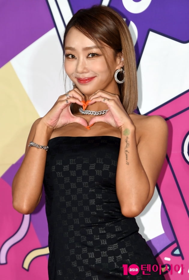 [TEN 포토] 효린 '당당한 하트'