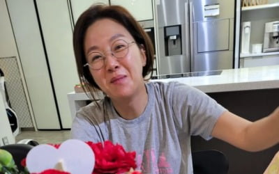 '박준형 ♥' 김지혜, 그렇게도 좋을까…자식들이 준 카네이션 선물에 '함박웃음' [TEN★]