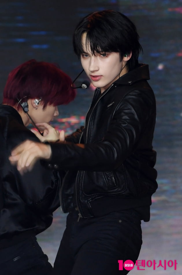 [TEN포토] TXT 휴닝카이 '마초남의 매력'