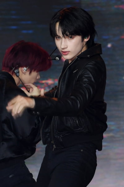 [TEN포토] TXT 휴닝카이 '마초남의 매력'
