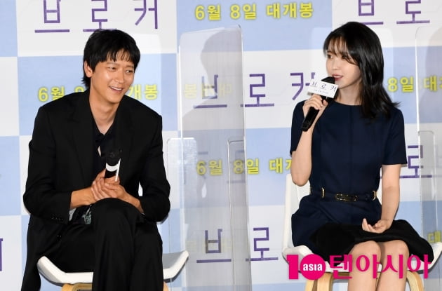 [TEN 포토] 이지은 "강동원 선배 애들과 재미있게 노는 모습에 감동"