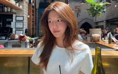 '정경호♥' 수영, 순백의 웨딩드레스를 입은듯…볼은 '발그레'[TEN★]
