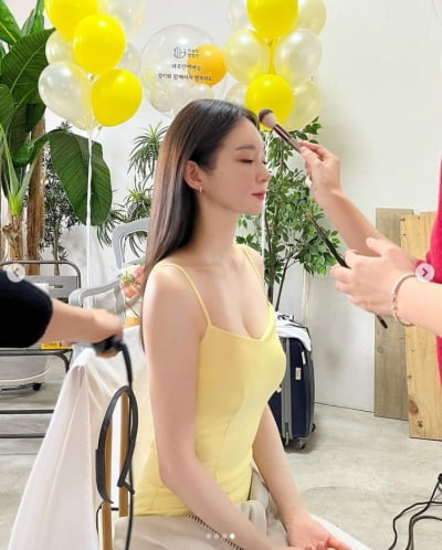 강민경, 몸매 드러낸 밀착 원피스...섹시미 폭발[TEN★]