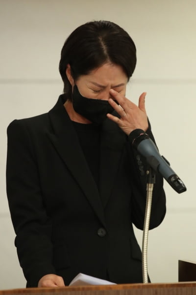 [TEN 포토] 눈물 흘리는 문소리