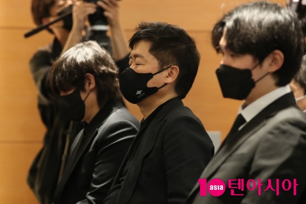 [TEN 포토] 슬픔에 잠긴 강제규 감독