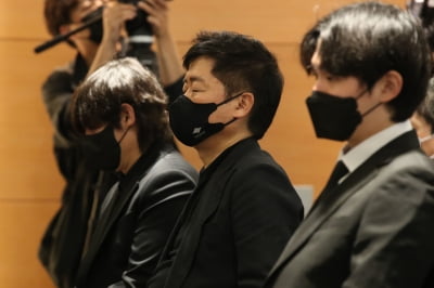 [TEN 포토] 슬픔에 잠긴 강제규 감독