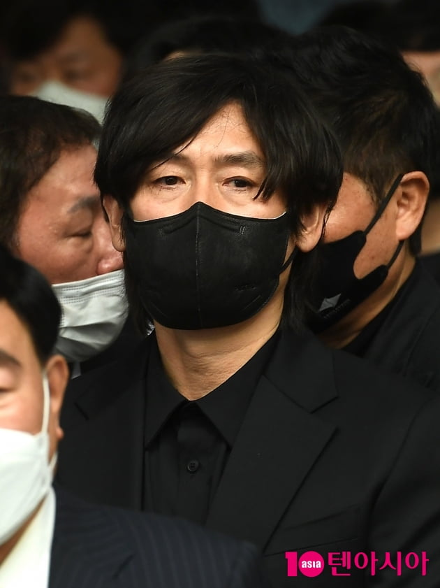 [TEN 포토] 故 강수연 배웅하는 설경구