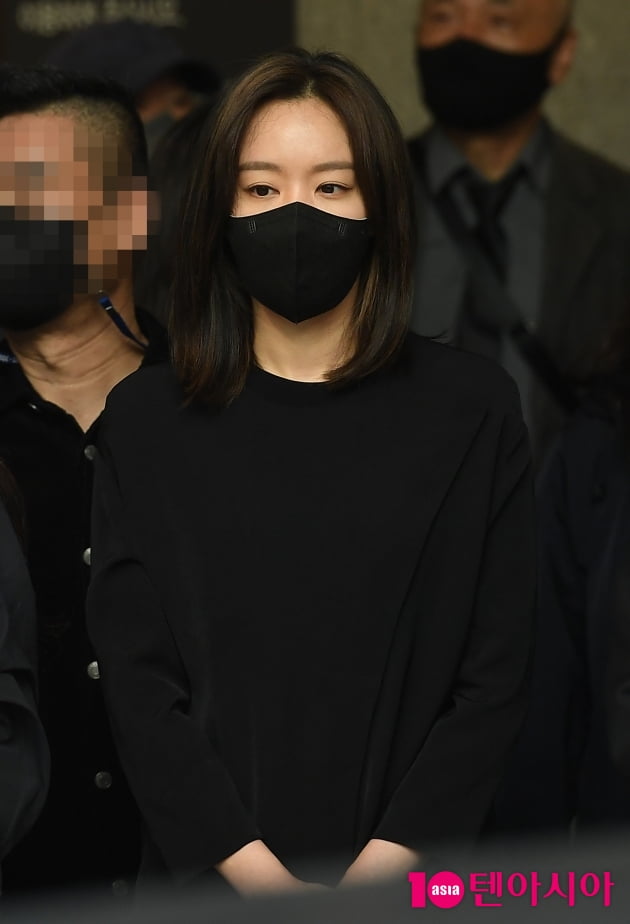 [TEN 포토] 故 강수연 배웅하는 김아중