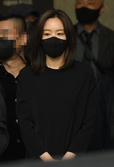 [TEN 포토] 故 강수연 배웅하는 김아중