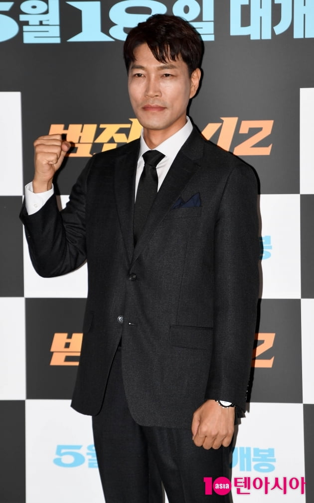 [TEN 포토] 최귀화 "코로나로 회식없이 문자와 통화로 의견나눠"