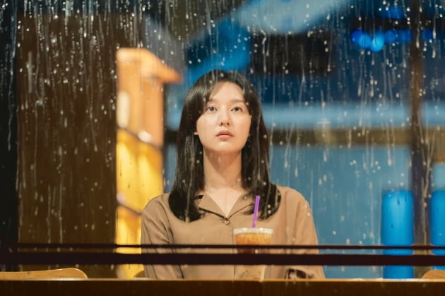 '싸가지 상속녀→육사 출신 장교' 김지원, 무미건조한데 '화제성 1위'[TEN스타필드]