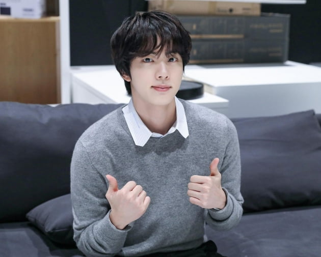 방탄소년단 진, 'Yours' 26주-'슈퍼 참치' 22주 연속 빌보드 핫 트렌딩 송즈 차트인