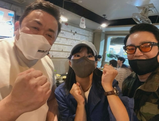 이윤진, ♥이범수와 '마블리' 마동석 만났다 "'범죄도시2', 1000만 기원"[TEN★]