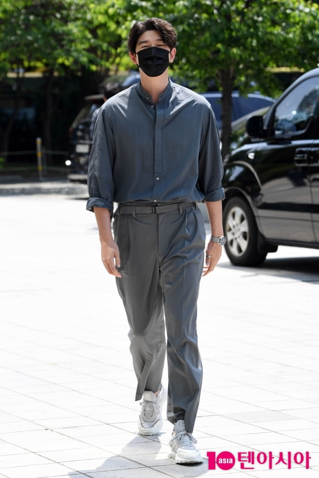 [TEN 포토] 윤균상 '멀리서 봐도 딱 윤균상'