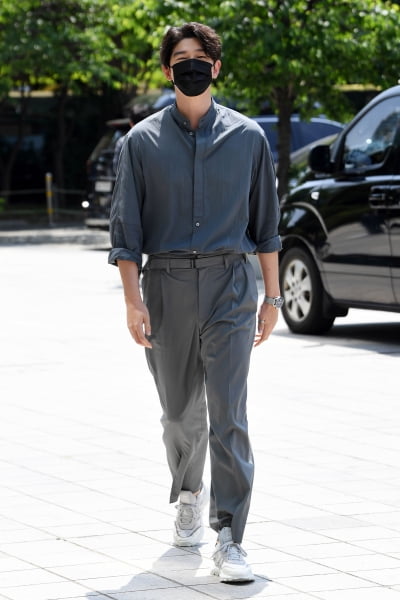 [TEN 포토] 윤균상 '멀리서 봐도 딱 윤균상'