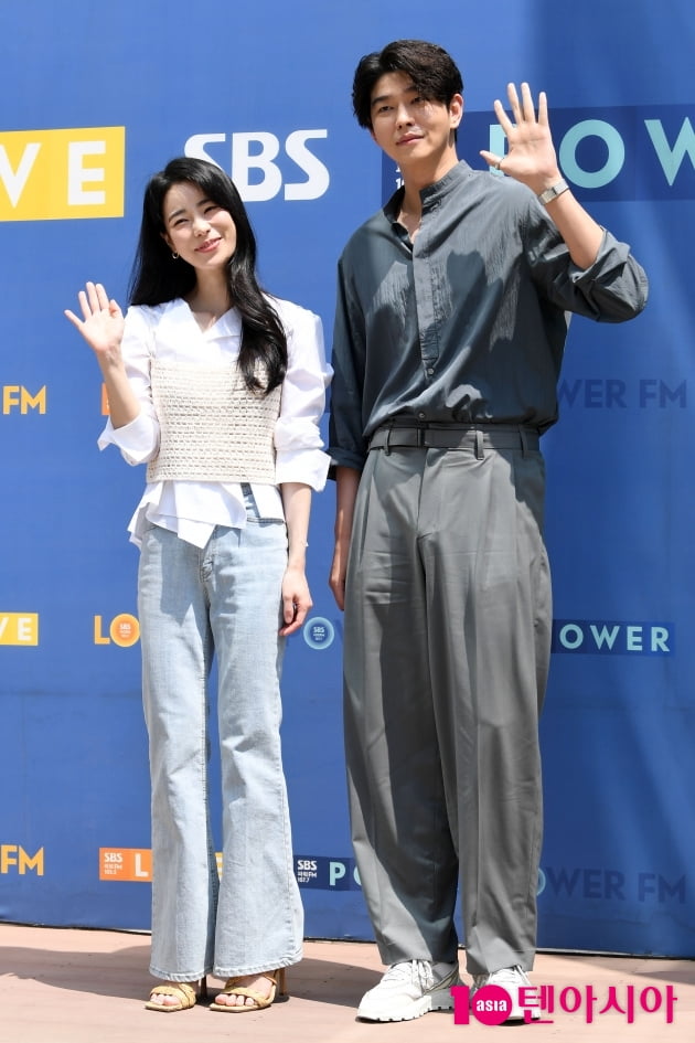 [TEN 포토] 임지연-윤균상 '질투 부르는 선남선녀'