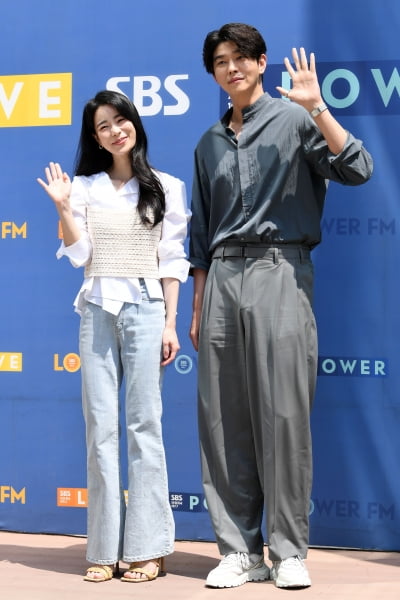 [TEN 포토] 임지연-윤균상 '질투 부르는 선남선녀'