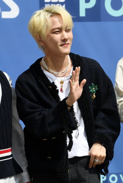[TEN 포토] 아이콘 김동혁 '멋진 인사'