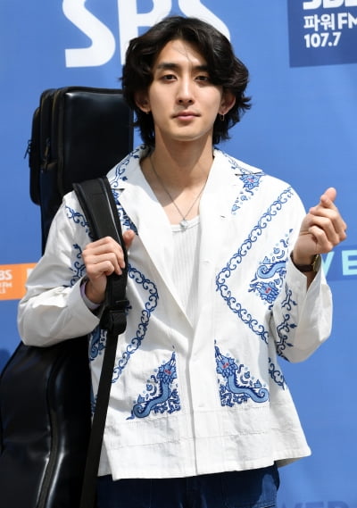 [TEN 포토] 잔나비 최정훈 '스윗한 하트'