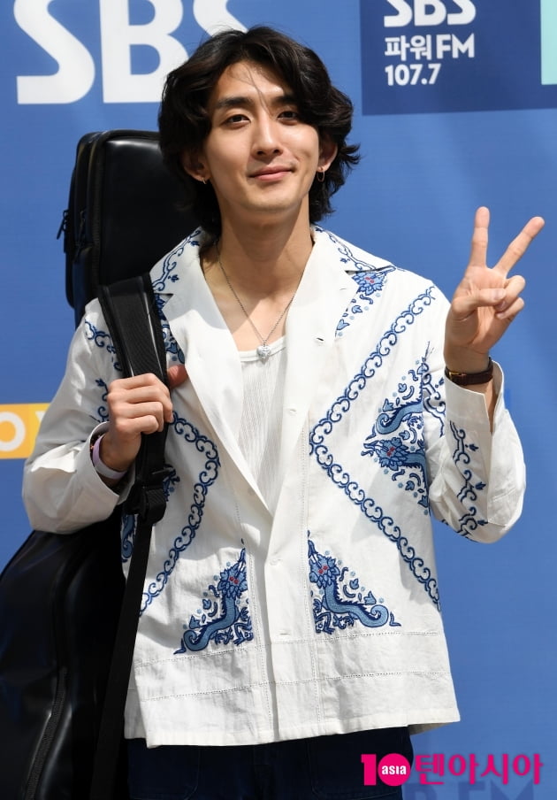 [TEN 포토] 잔나비 최정훈 '촌철살인 브이'