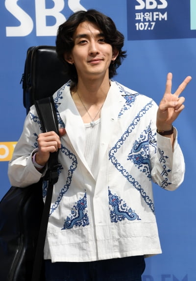 [TEN 포토] 잔나비 최정훈 '촌철살인 브이'