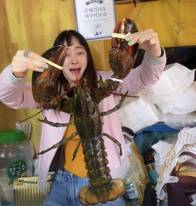 서효림, 충격과 공포의 바닷가재 인증샷…"바닥에 내동댕이칠 뻔" [TEN★]