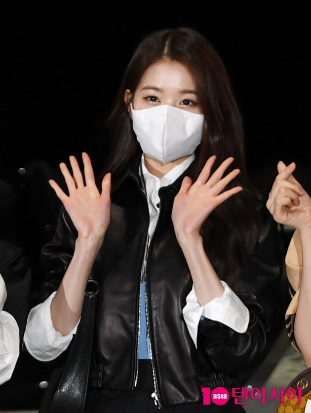 [TEN 포토] 아이브 원영 '손 흔드는 인형'
