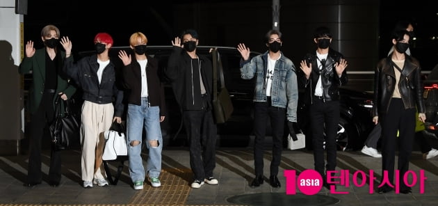 [TEN 포토] 엔하이픈 '데뷔후 첫 해외일정 참석'