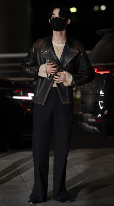 [TEN 포토] 엔하이픈 니키 '공항사진 처음이라 떨려요'