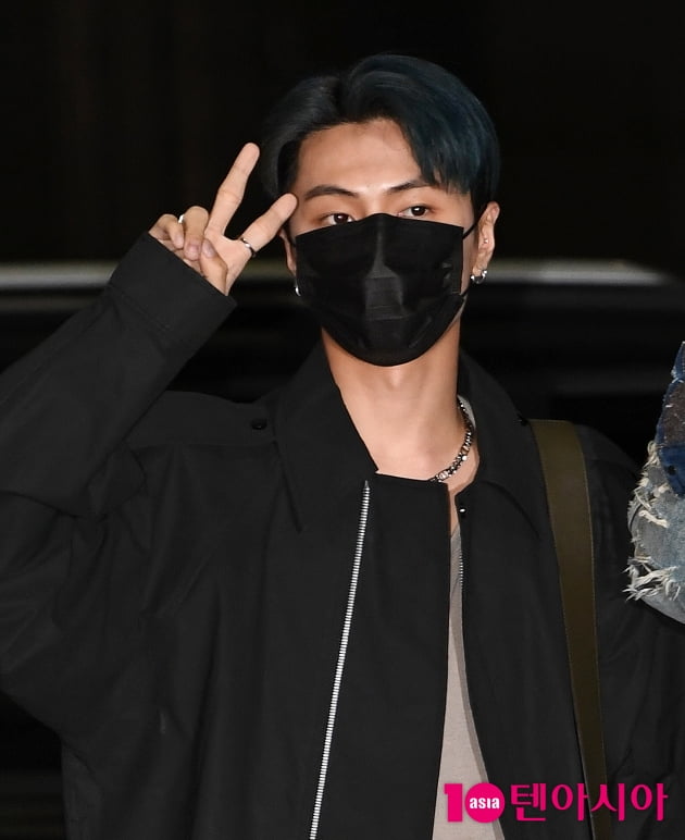 [TEN 포토] 엔하이픈 제이 '귀엽게 브이'