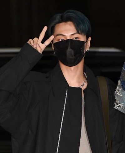 [TEN 포토] 엔하이픈 제이 '귀엽게 브이'