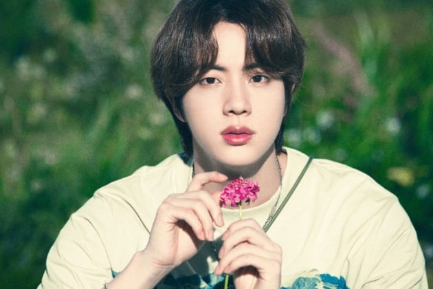 방탄소년단 진, 믿고 듣는 샤잠 킹의 솔로곡 'yours' "대한민국 차트 8일 연속 1위!"