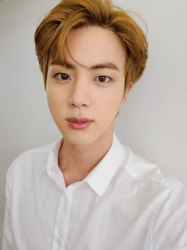 방탄소년단 진, 믿고 듣는 샤잠 킹의 솔로곡 'yours' "대한민국 차트 8일 연속 1위!"