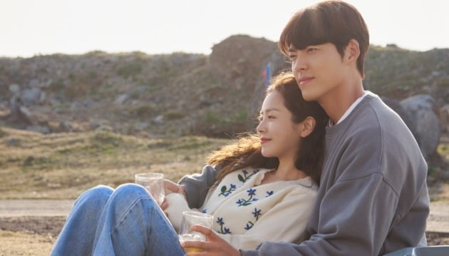 한지민, ♥김우빈과 단둘이 가파도 여행…너른 품에 쏙 '힐링'('우리들의 블루스')