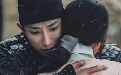 김희선, 이수혁과 무슨 사이길래…애틋 포옹 포착 ('내일')