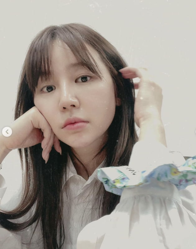 윤은혜, 혼자 놀기의 달인…사랑스러운 '주접꾼' [TEN★]